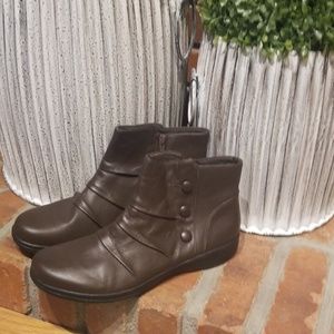 Clarks never worn brown bootie boots size 8.5
